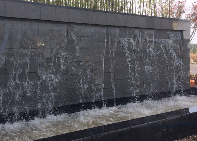 喷泉泵景墙：隐形流水缝
